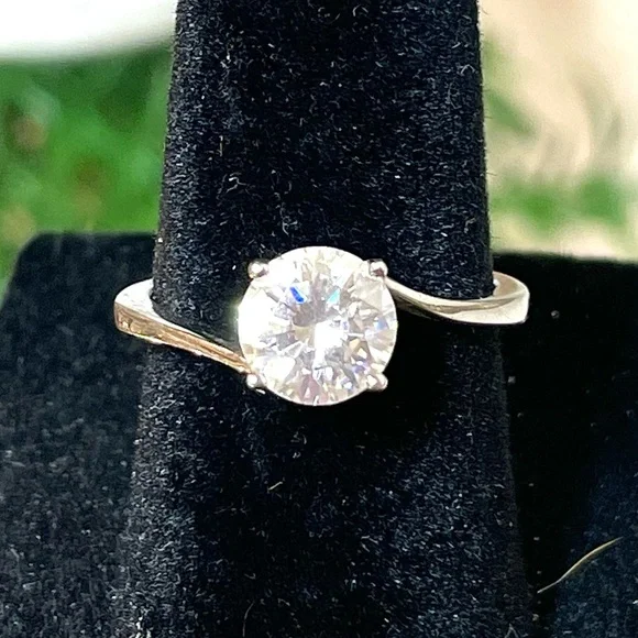 Sterling Silver Solitaire Ring w Clear Faceted Stone. Size 6 - Picture 7 of 11